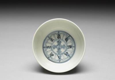 图片[3]-Small washer with stylized flowers in tian-ts’ai colors outside and Sanskrit characters in blue and white inside, Ch’eng-hua reign (1465-1487), Ming dynasty-China Archive